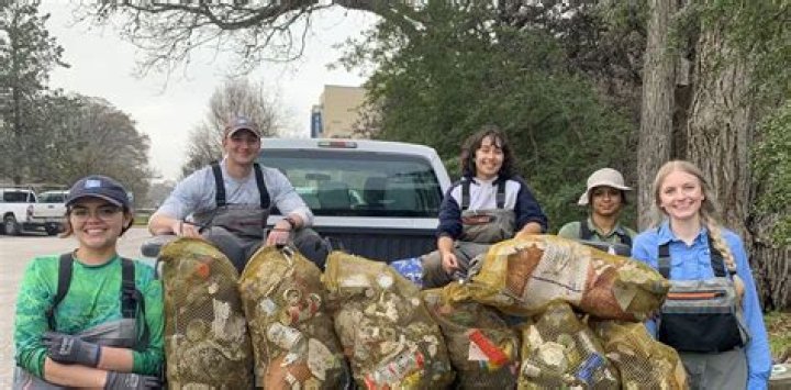 Is it a felony to litter in Texas