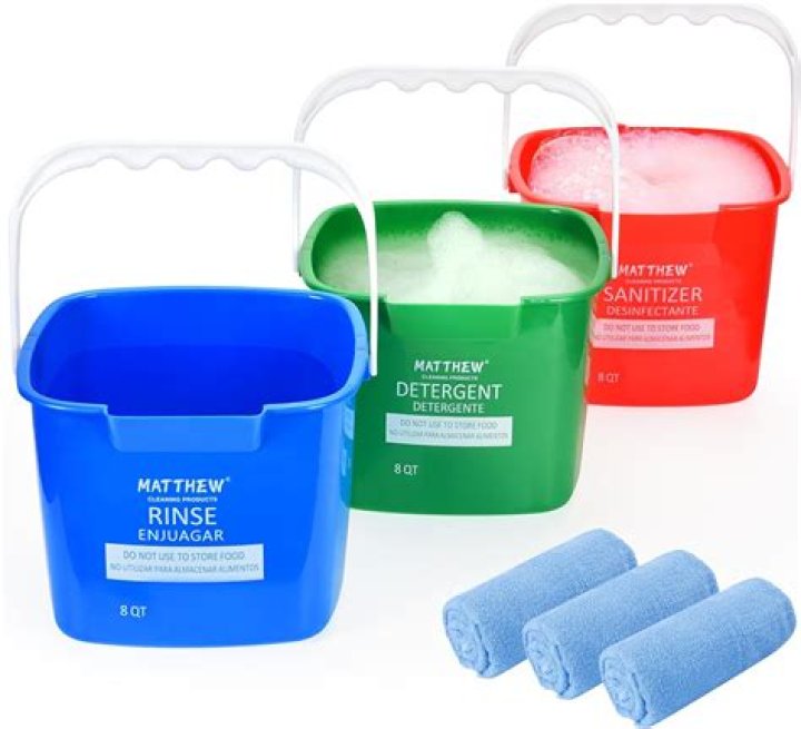 What color is a sanitizing bucket
